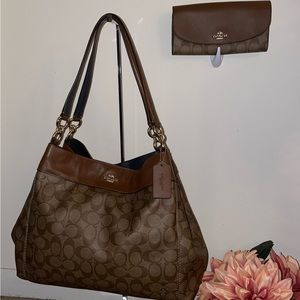 Coach Shoulder Bag in Signature Canvas